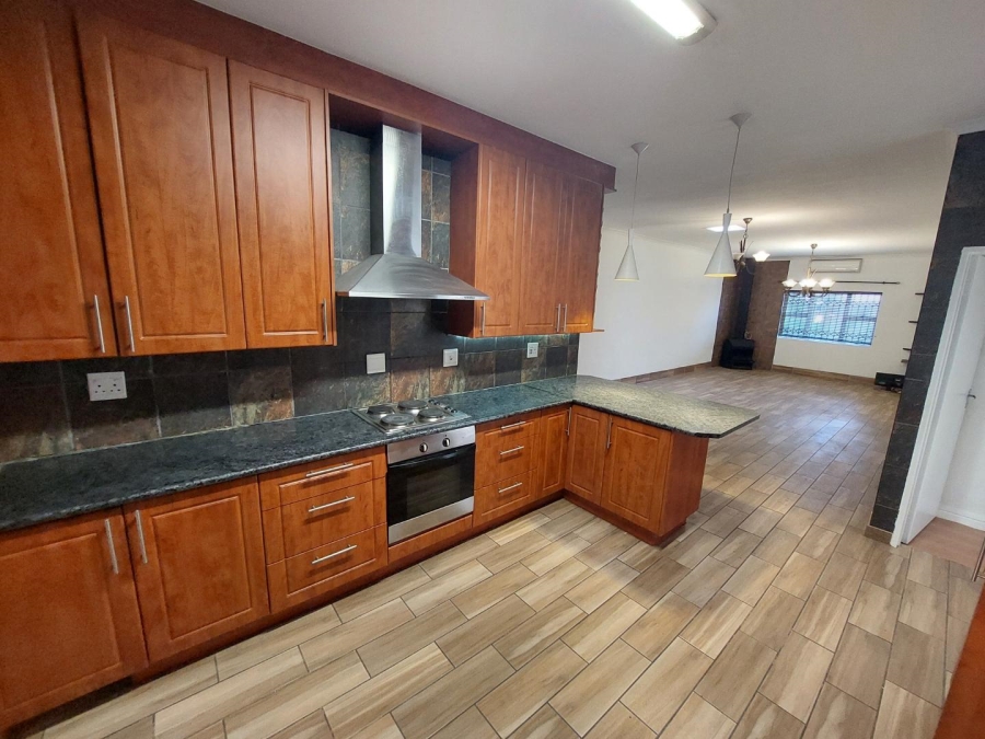 To Let 4 Bedroom Property for Rent in Brackenfell North Western Cape
